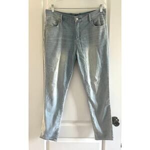 Gap Lightweight Best Girlfriend Jeans in Light Indigo